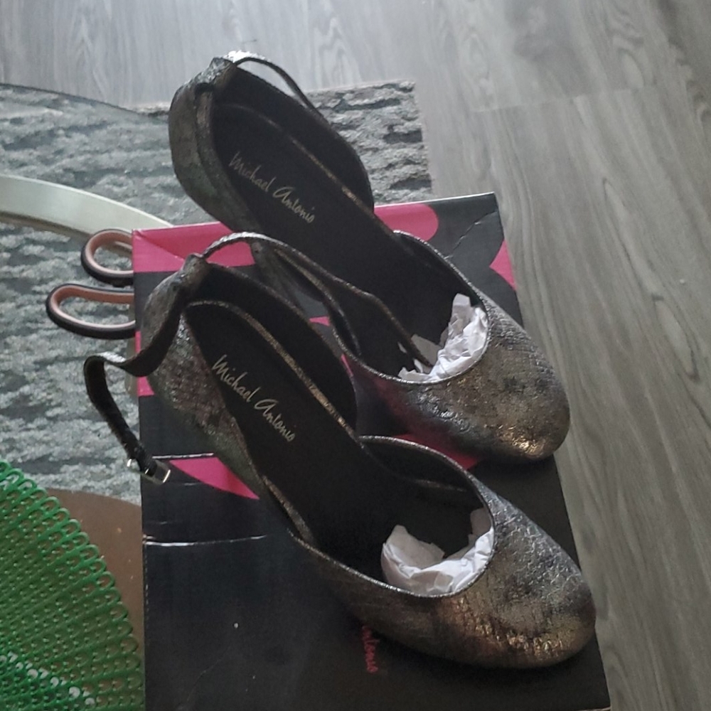 Shoe